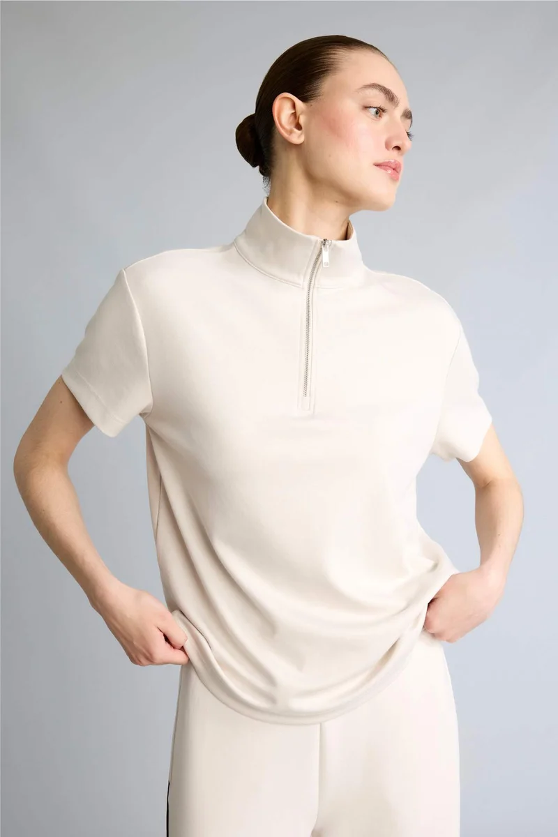 ديفاكتو Standard Fit High Neck modal Short Sleeve T-Shirt