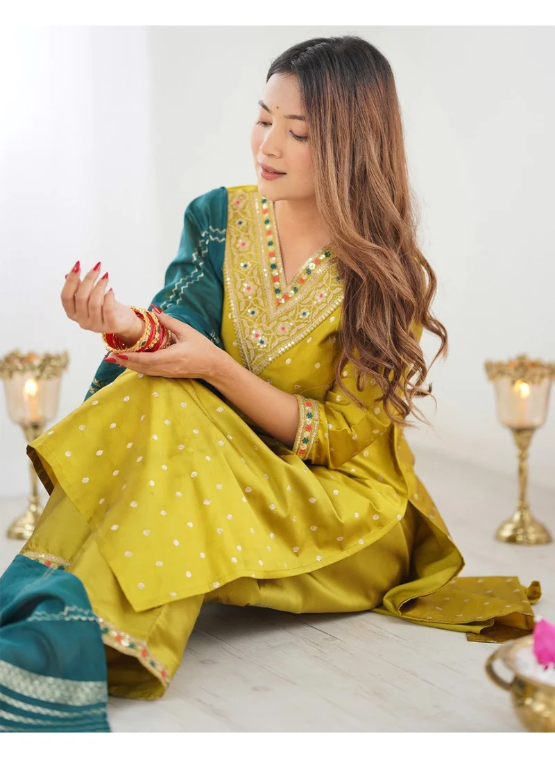أميا ﻿Chanderi-kurta-pant-with-dupatta