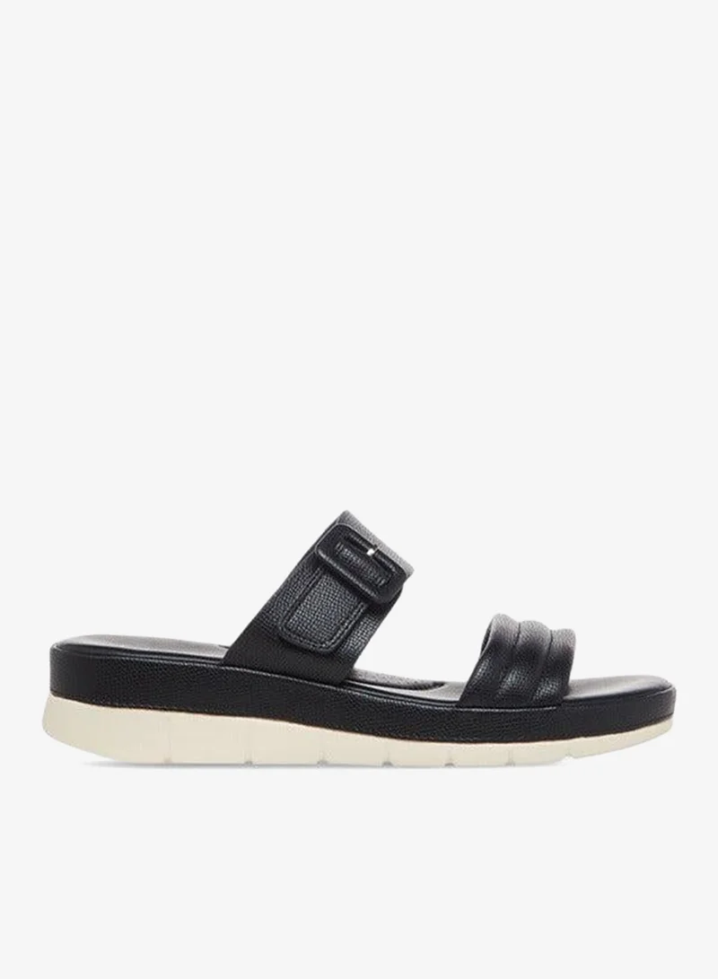 لو كونفورت صنادل نسائية بتفاصيل إبزيم