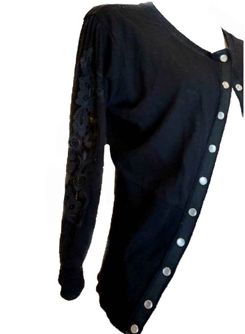 Women knit black perforated floral buttoned jacket - Image 3
