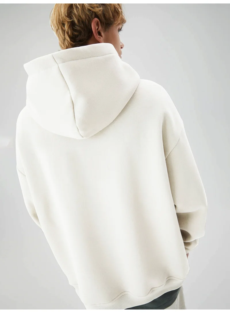 Maniac Maniac Mens Printed Hooded Neck Full Sleeve Cream Cotton Sweatshirt