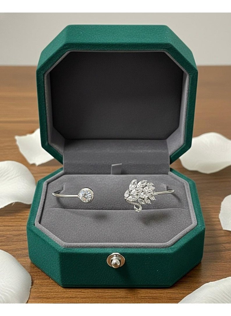 A silver-colored bracelet with an open design that combines a round zircon stone and a collection of shiny stones in the shape of a feather, a modern elegance that catches the eye. - Image 5