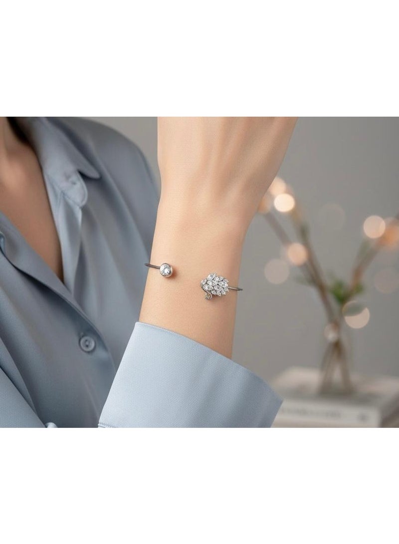 A silver-colored bracelet with an open design that combines a round zircon stone and a collection of shiny stones in the shape of a feather, a modern elegance that catches the eye. - Image 4