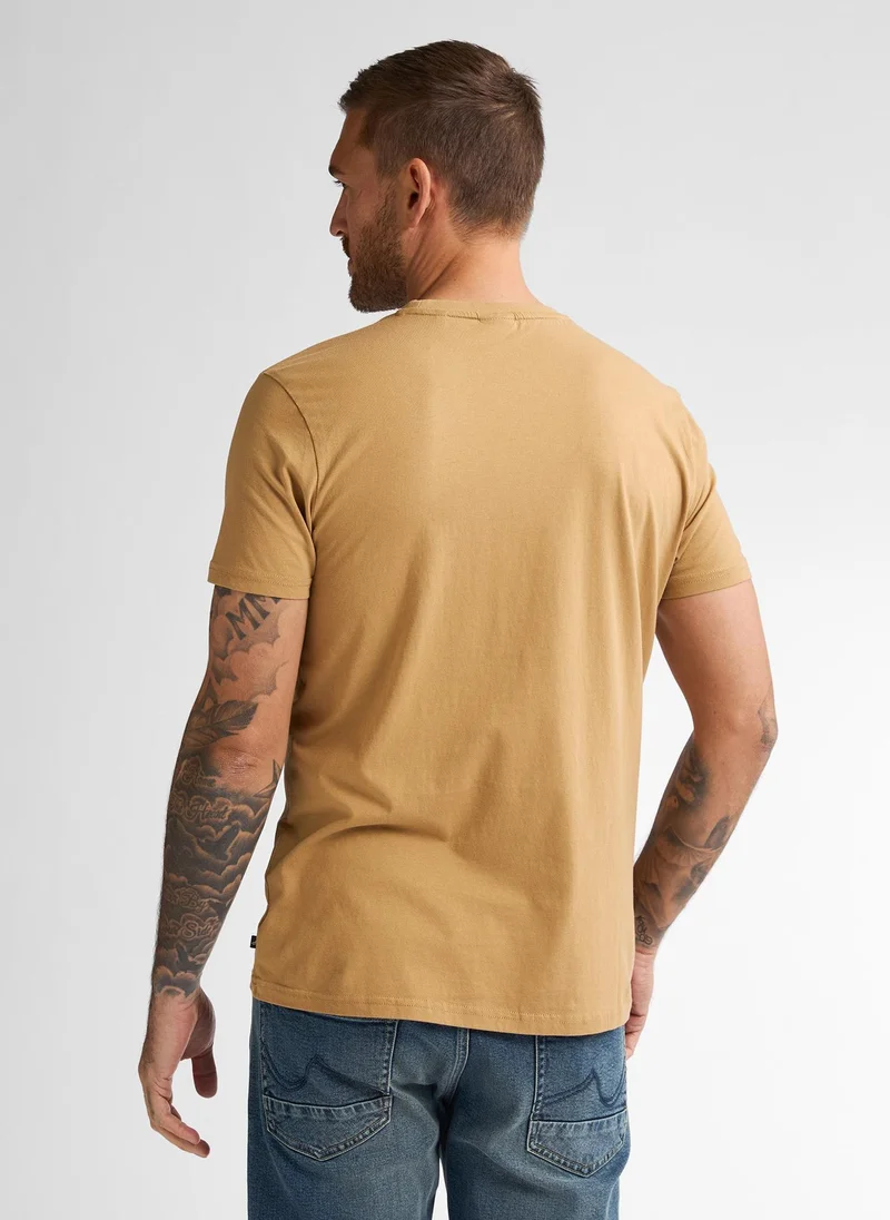 بترول اندستريز تي شيرت رجالي كلاسيك بطبعة