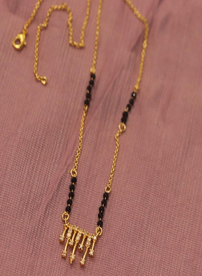 سلسلة مانجالسوترا قصيرة من AAIKU، مطلية بالذهب المصقول، مزينة بخرز أسود وقلادة من الكريستال الأمريكي، بطول 18 بوصة، هدية مثالية للنساء في حفلات الزفاف والذكرى السنوية والمناسبات الخاصة. - Image 4