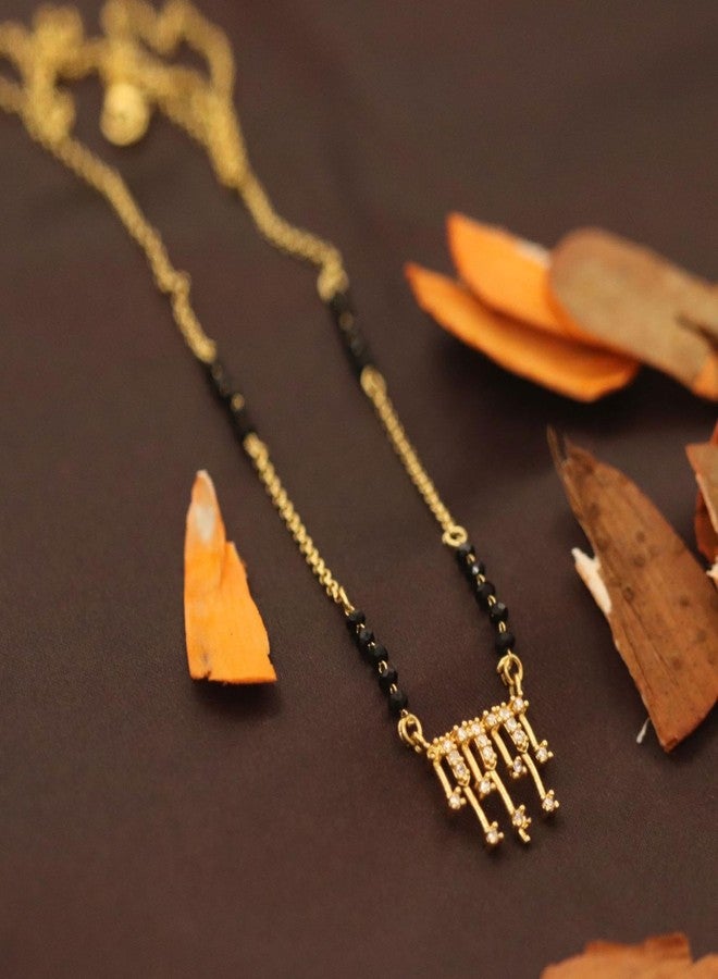 سلسلة مانجالسوترا قصيرة من AAIKU، مطلية بالذهب المصقول، مزينة بخرز أسود وقلادة من الكريستال الأمريكي، بطول 18 بوصة، هدية مثالية للنساء في حفلات الزفاف والذكرى السنوية والمناسبات الخاصة. - Image 3