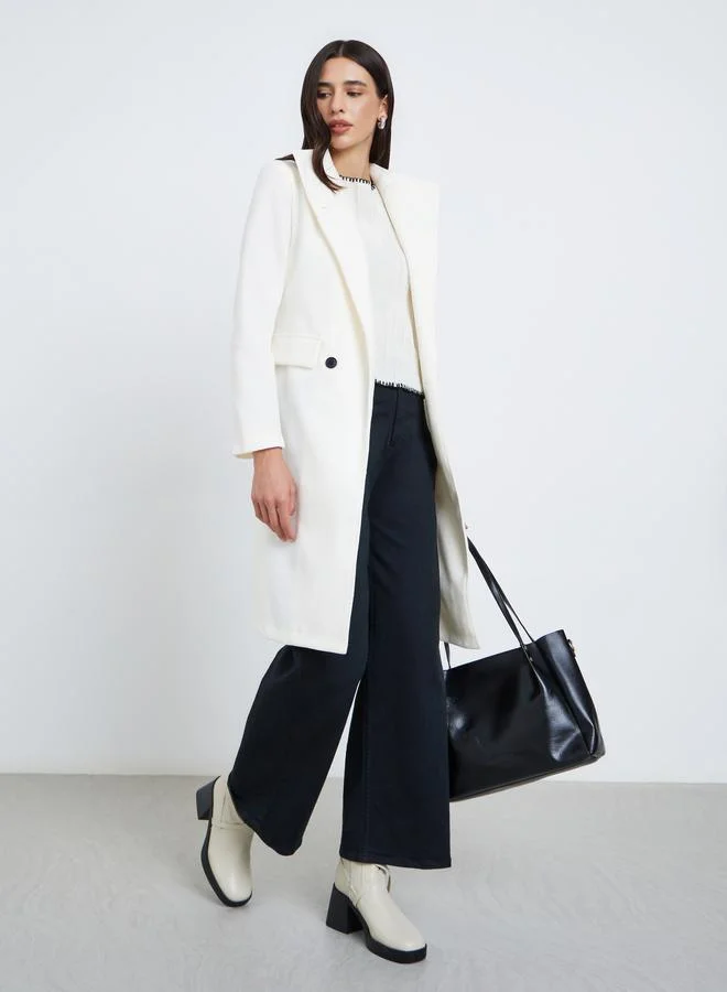 ستايلي معطف بقصة عادية مع صفين أزرار