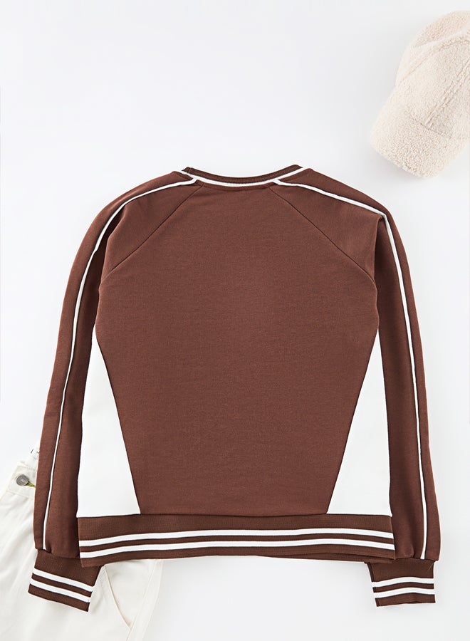 trendyol Brown Oversize/Wide Cut Printed College Unmarked Sweatshirt - Image 4