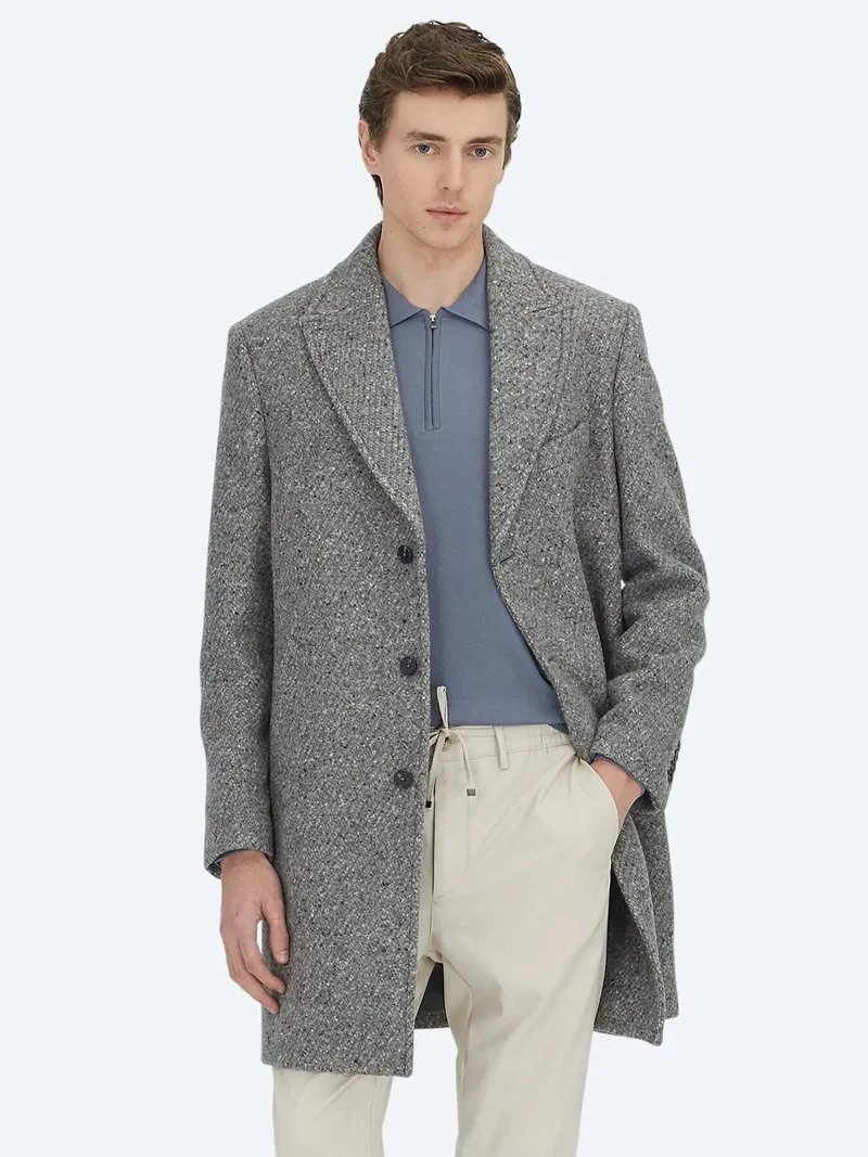 كيب معطف من فرو المنك بقصة عادية وياقة فراشة ونسيج كلاسيكي