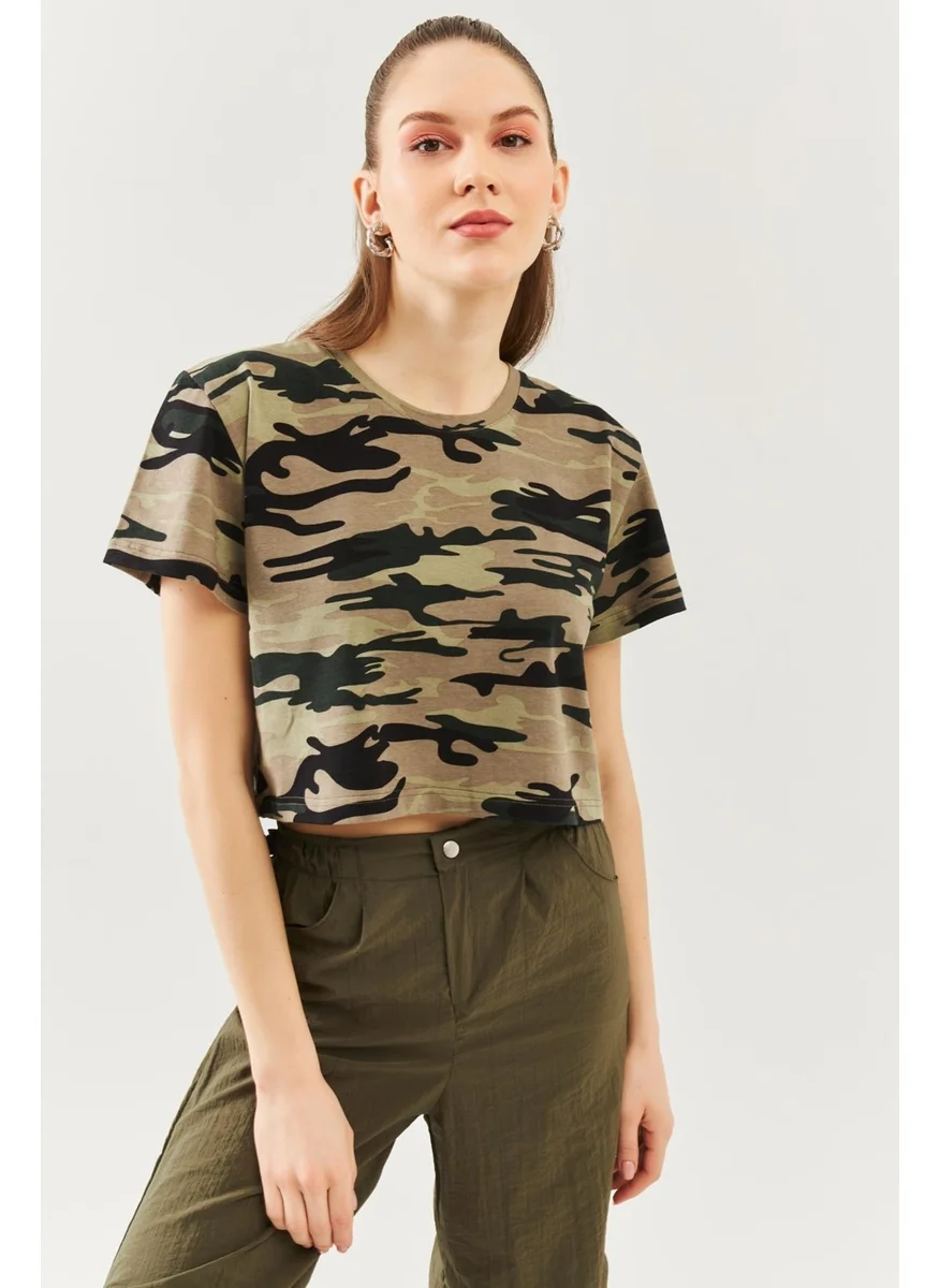 Butikgiz Kamuflaj Oversize Rahat Pamuklu Penye Bisiklet Yaka Kısa Kol Basic Crop T-Shirt