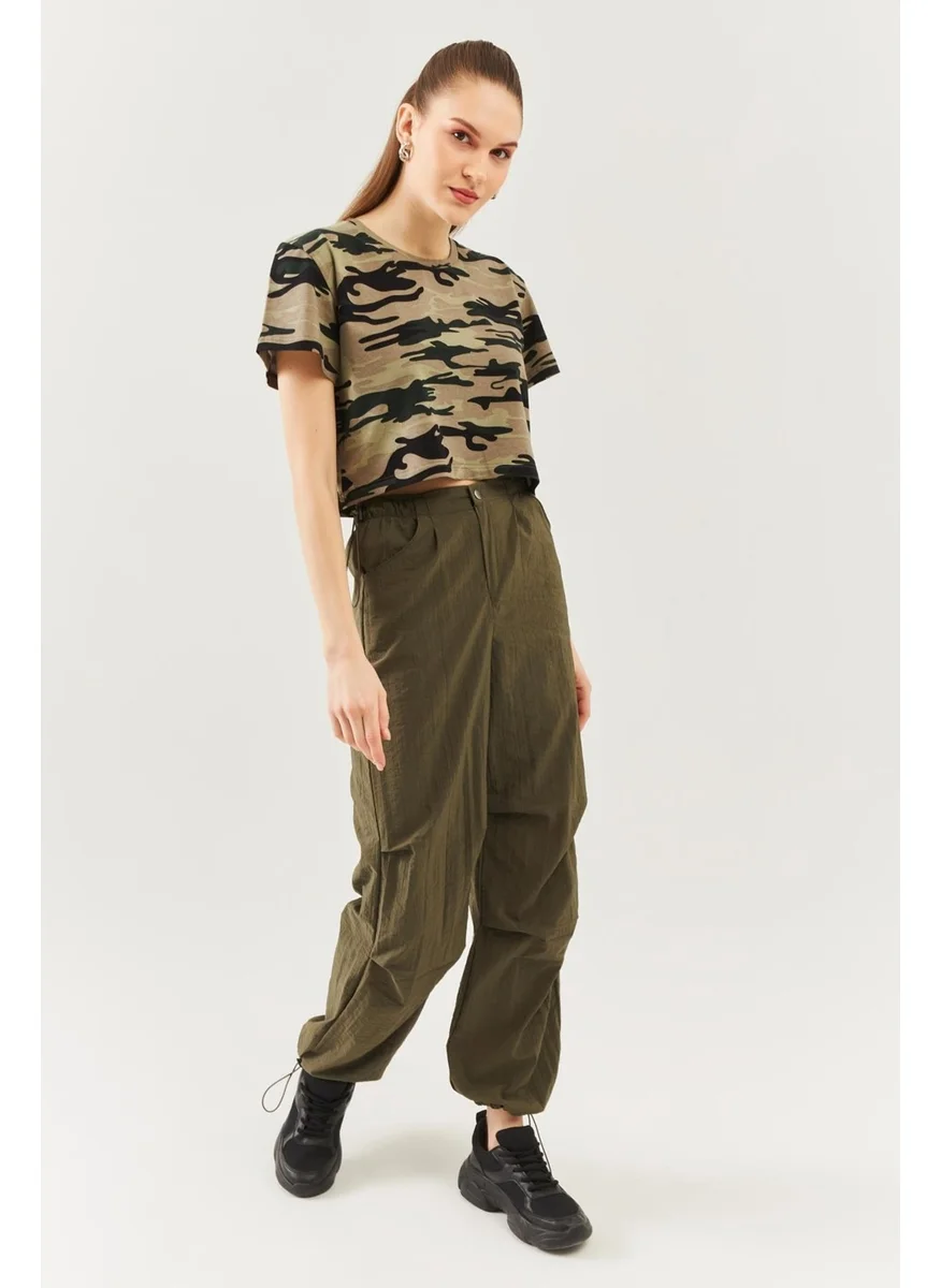 Butikgiz Kamuflaj Oversize Rahat Pamuklu Penye Bisiklet Yaka Kısa Kol Basic Crop T-Shirt