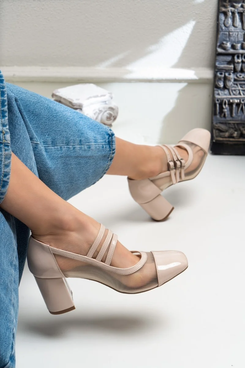 Nişantaşı Shoes Electa Beige Patent Leather Buckle Detailed Thick Heeled Women's Shoes