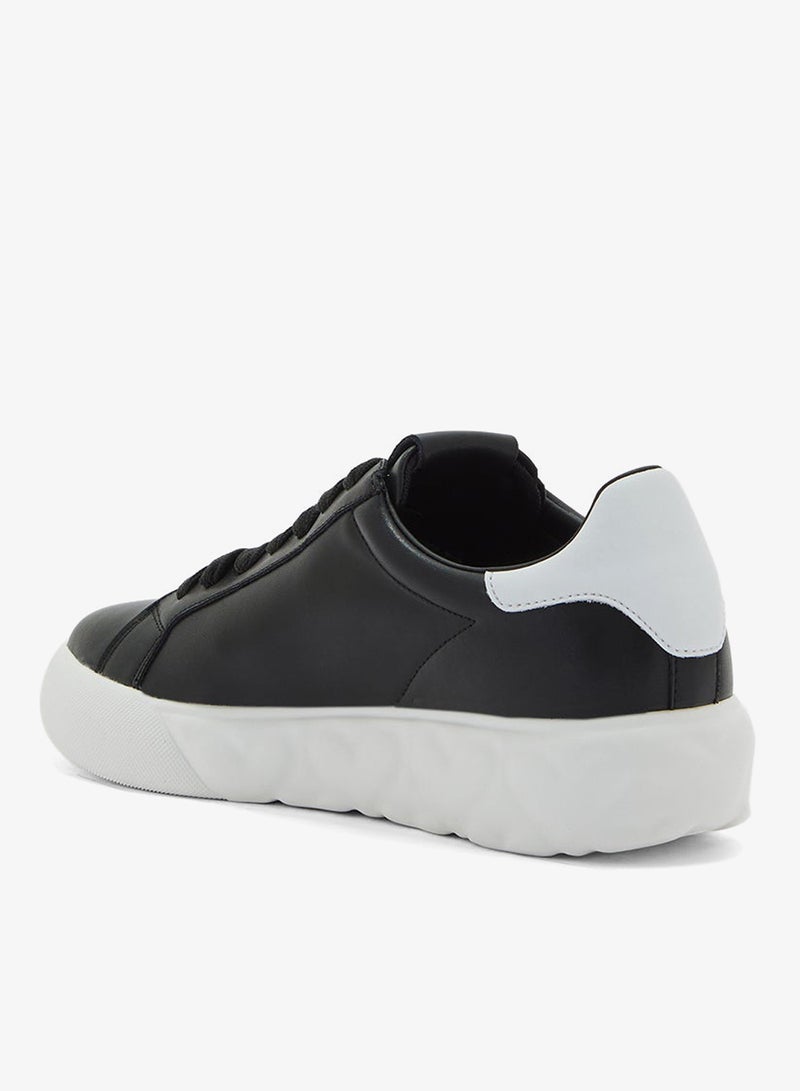 لوف موسكينو سنيكرز برباط وطبقة سفلية منخفضة - Image 2