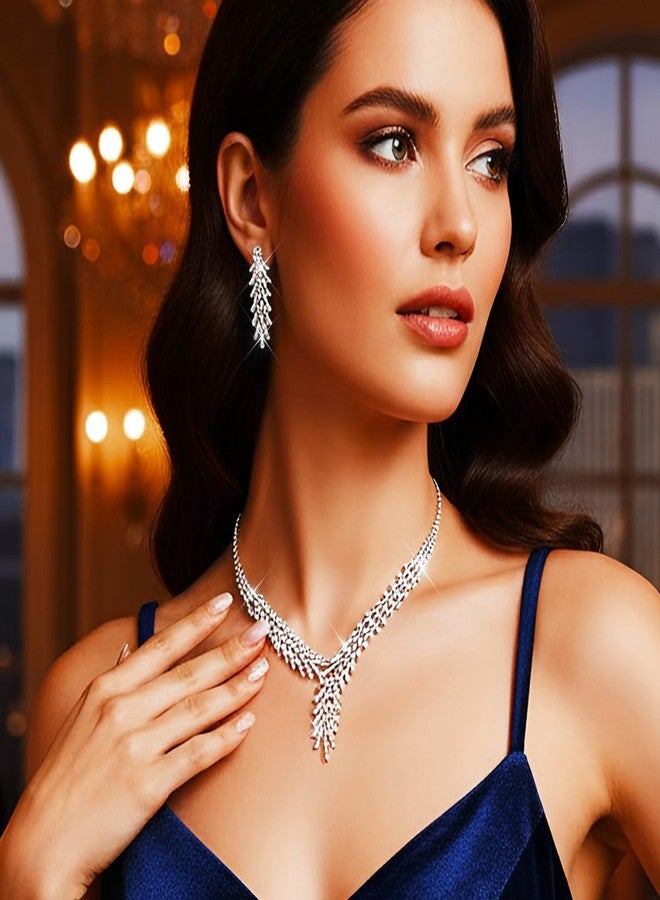 جورايس طقم مجوهرات زفاف فضي من GORAIS، يتضمن قلادة مرصعة بأحجار الراين، ومجوهرات تنكرية أنيقة للنساء والعرائس. - Image 4