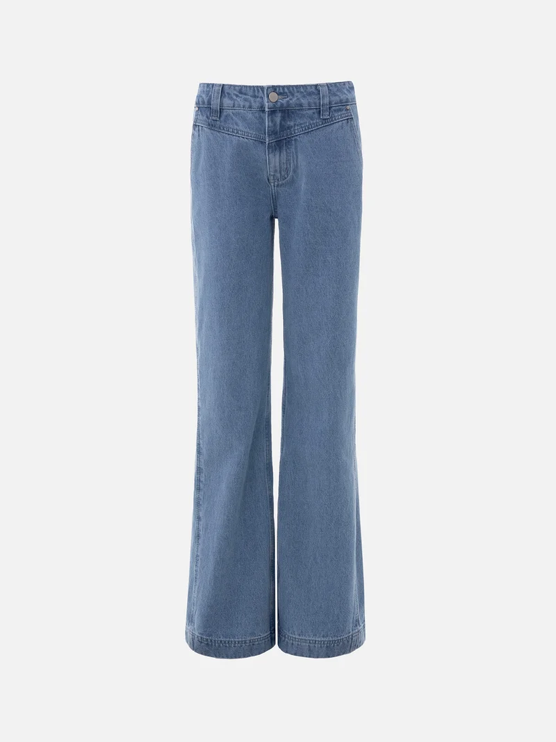 ليتشي جينز واسع مع تداخل مثلث على حزام الخصر