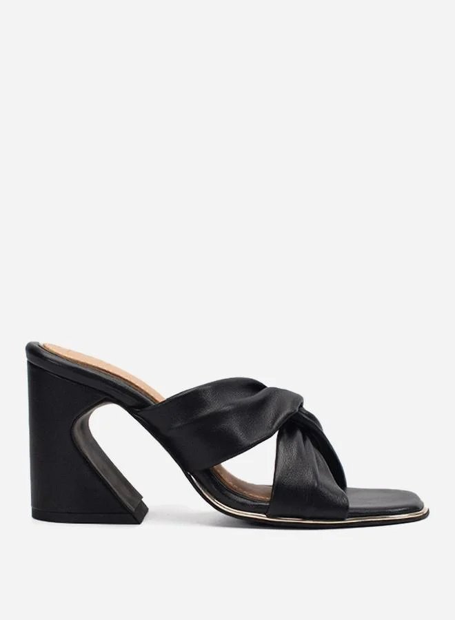تايك تو صنادل نسائية بكعب عريض جلد أسود متقاطع من هيل يور سول