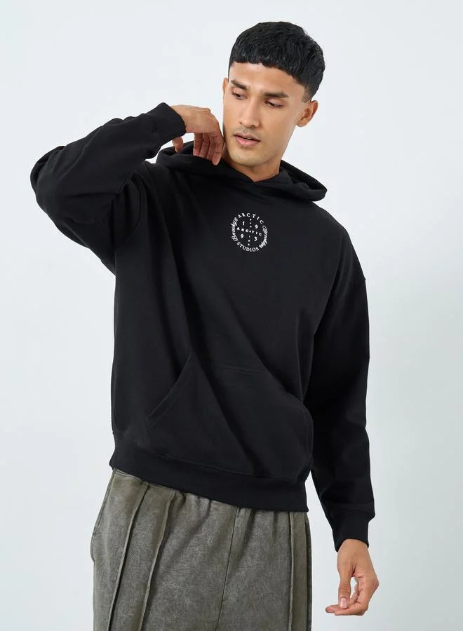 ستايلي هودي فضفاض بتفاصيل طباعة