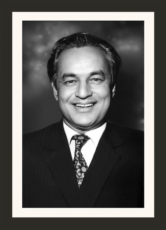 FRAME OF Singer Mukesh Framed Photo Art Studio Frame Without Glass 15 Inch Frame Thermal Coated Lamination Photo 13X18 Inch
