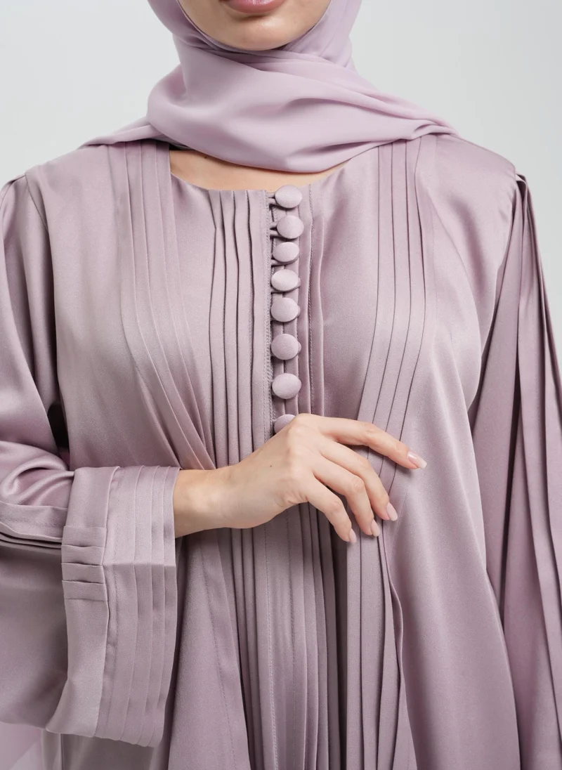 Meem by Mariyah Pleated abaya with buttoned inner