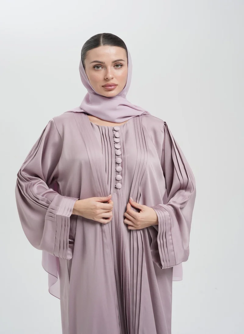 Meem by Mariyah Pleated abaya with buttoned inner