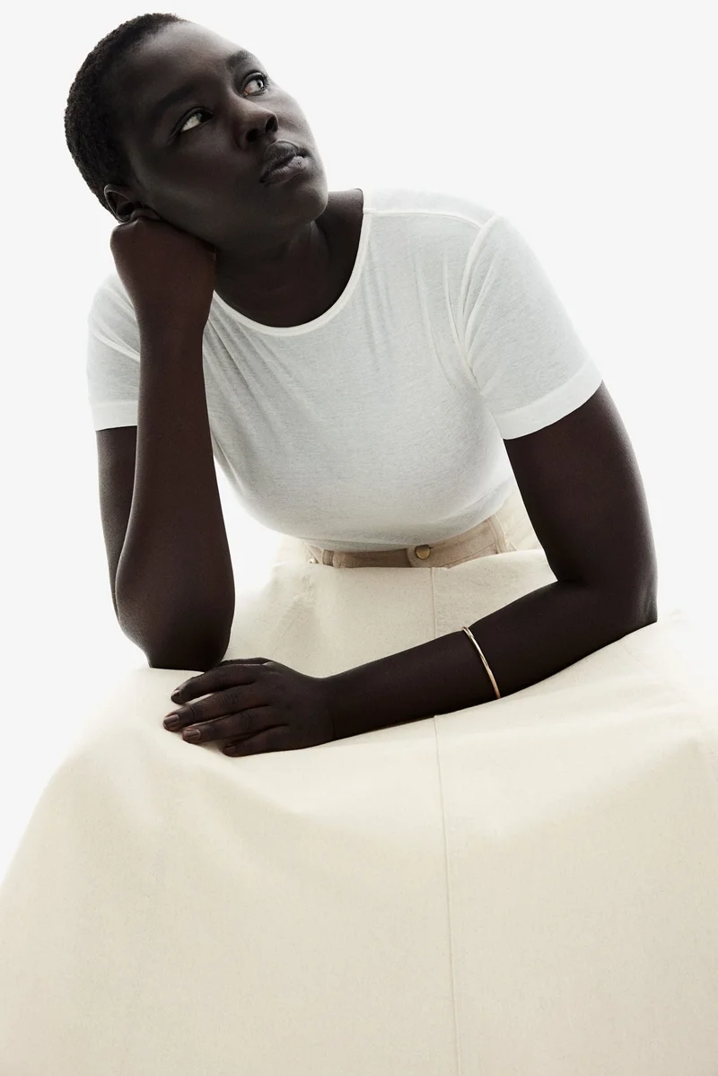 اتش اند ام تنورة دنيم بحافة واسعة