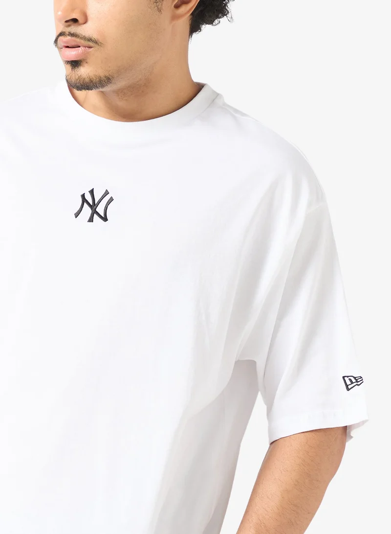 NEW ERA  MLB League Essential Oversized New York Yankees T-Shirt for Men | Best Price UAE