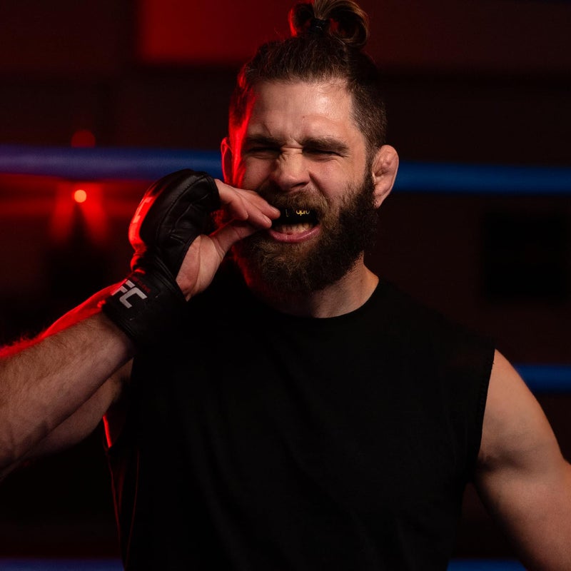 OPRO حارس الفم OPRO بمستوى الذهب، حارس فم قابل للتشكيل للراحة والملاءمة للملاكمة، الهوكي، MMA، UFC، كرة القدم، حماية التقويم، حارس فم للشباب والبالغين مع علبة مرفقة، أسود - Image 2