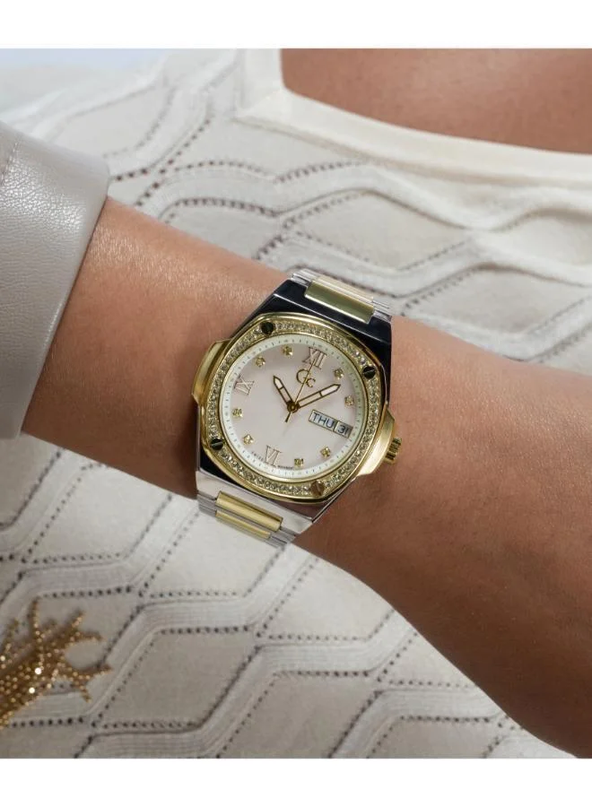 جي سي Coussin Shape Lady Large Size Metal Analogue Watch