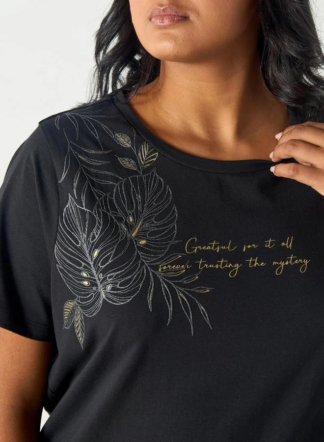 أولا بوبكن تيشيرت مقاس كبير بياقة ضيقة وأكمام قصيرة وطبعات من أولا بوبكين