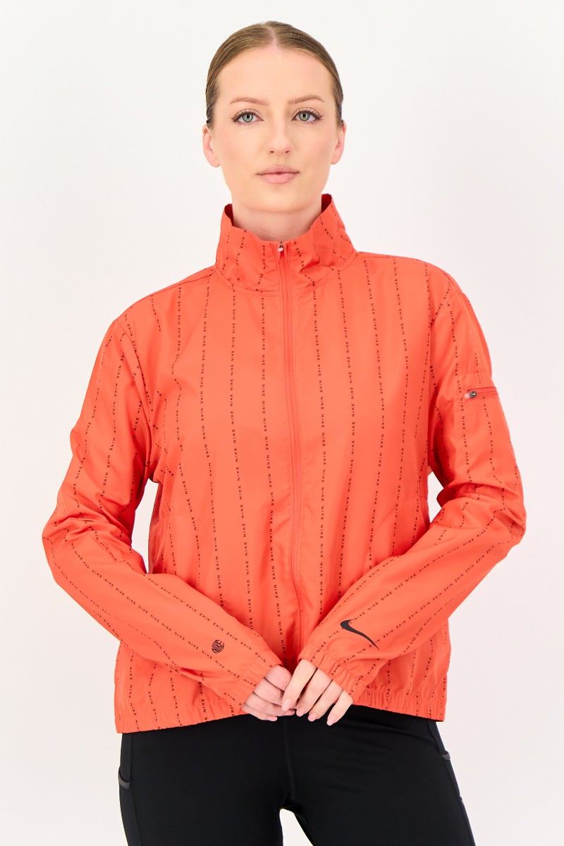 Nike جاكيت رياضي نسائي مناسب للجري، أحمر - Image 1