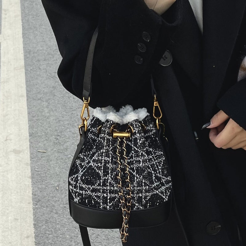 Bag Women'S 2025 Spring New Popular All-Match Woolen Cloth Contrast Color Shoulder Crossbody Rhombic Strap Chain Bucket Bag - Image 4