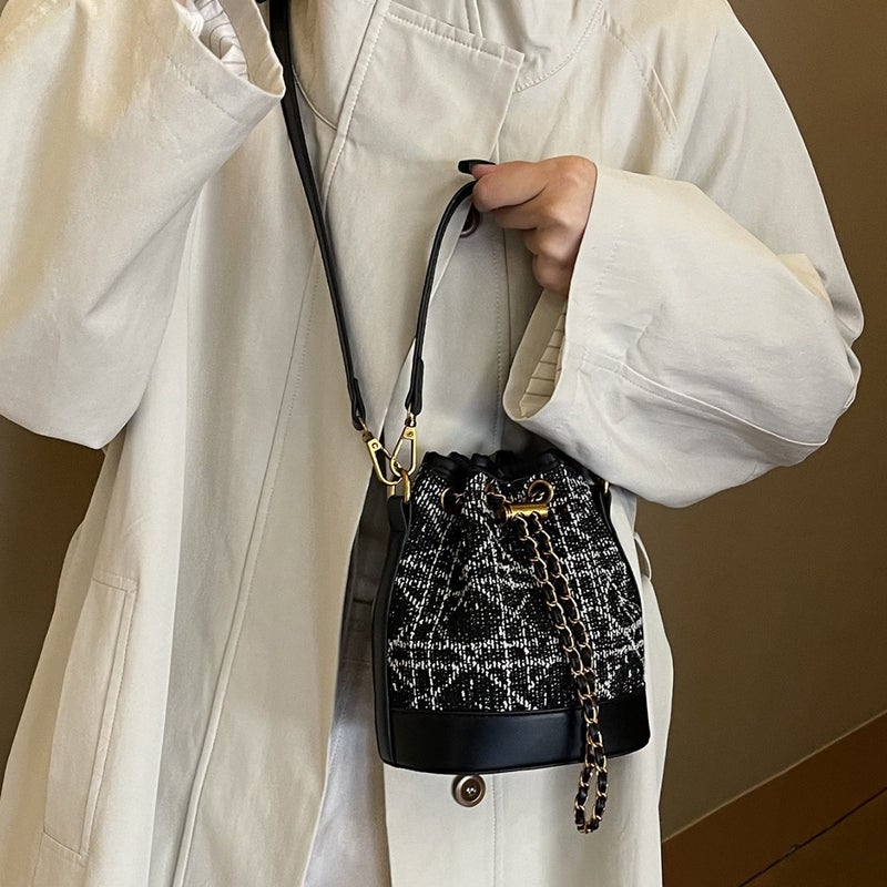 Bag Women'S 2025 Spring New Popular All-Match Woolen Cloth Contrast Color Shoulder Crossbody Rhombic Strap Chain Bucket Bag - Image 2