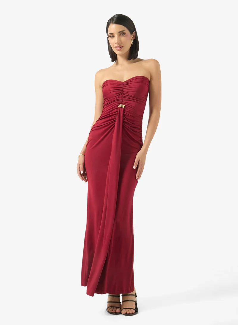 جينجر Sweetheart Neckline Draped Bodycon Dress with Golden Accent