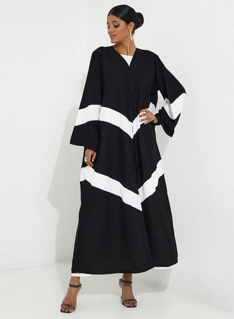 Rosette Abaya Open Abaya with white Lines Design