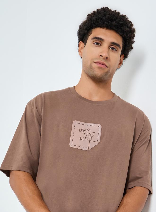 ستايلي تيشيرت بياقة دائرية وطبعة جرافيك - Image 5