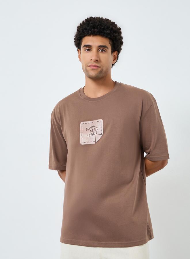 ستايلي تيشيرت بياقة دائرية وطبعة جرافيك - Image 1