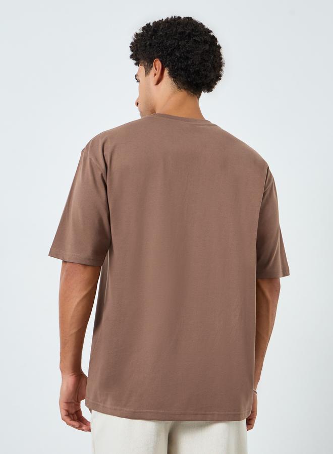 ستايلي تيشيرت بياقة دائرية وطبعة جرافيك - Image 4