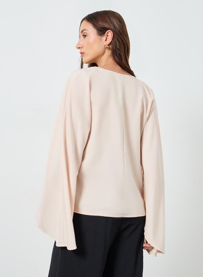 تايك تو بلوزة ساتان بياقة منسدلة وأكمام مشقوقة - Image 5