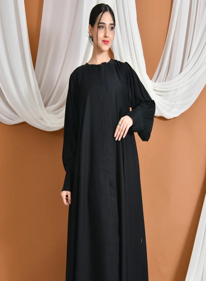 HAWRAA ABAYA Suda Abaya | Quarter-length cloche with hidden zipper, decorated with side pleats and soft puff sleeves