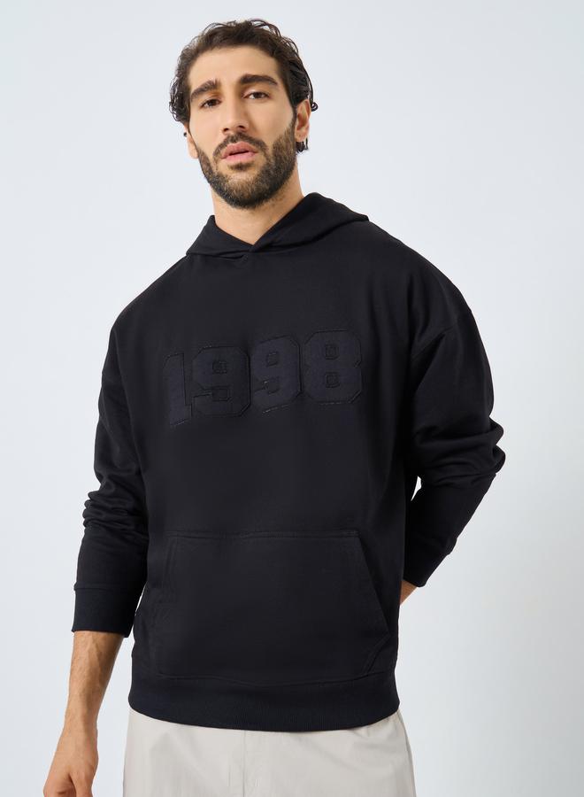 ستايلي هودي واسع أسود مطرز - Image 1