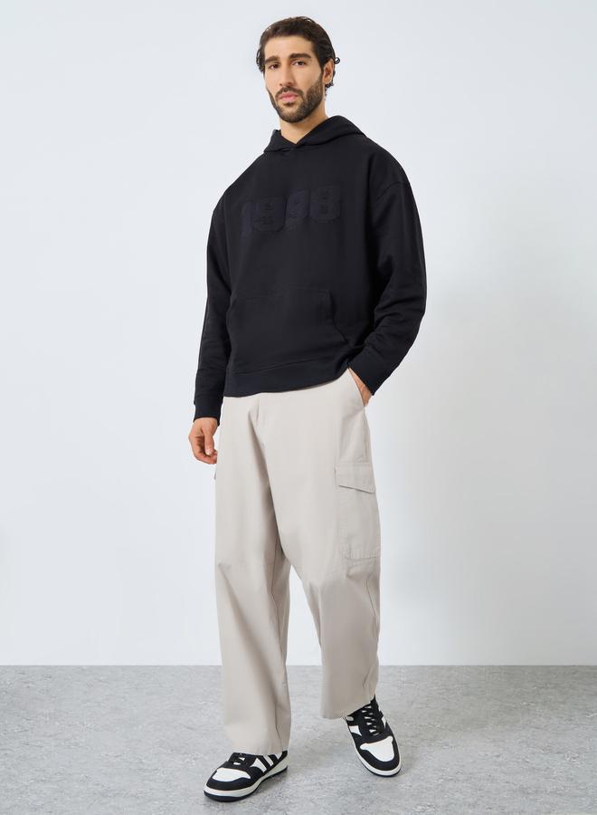 ستايلي هودي واسع أسود مطرز - Image 2