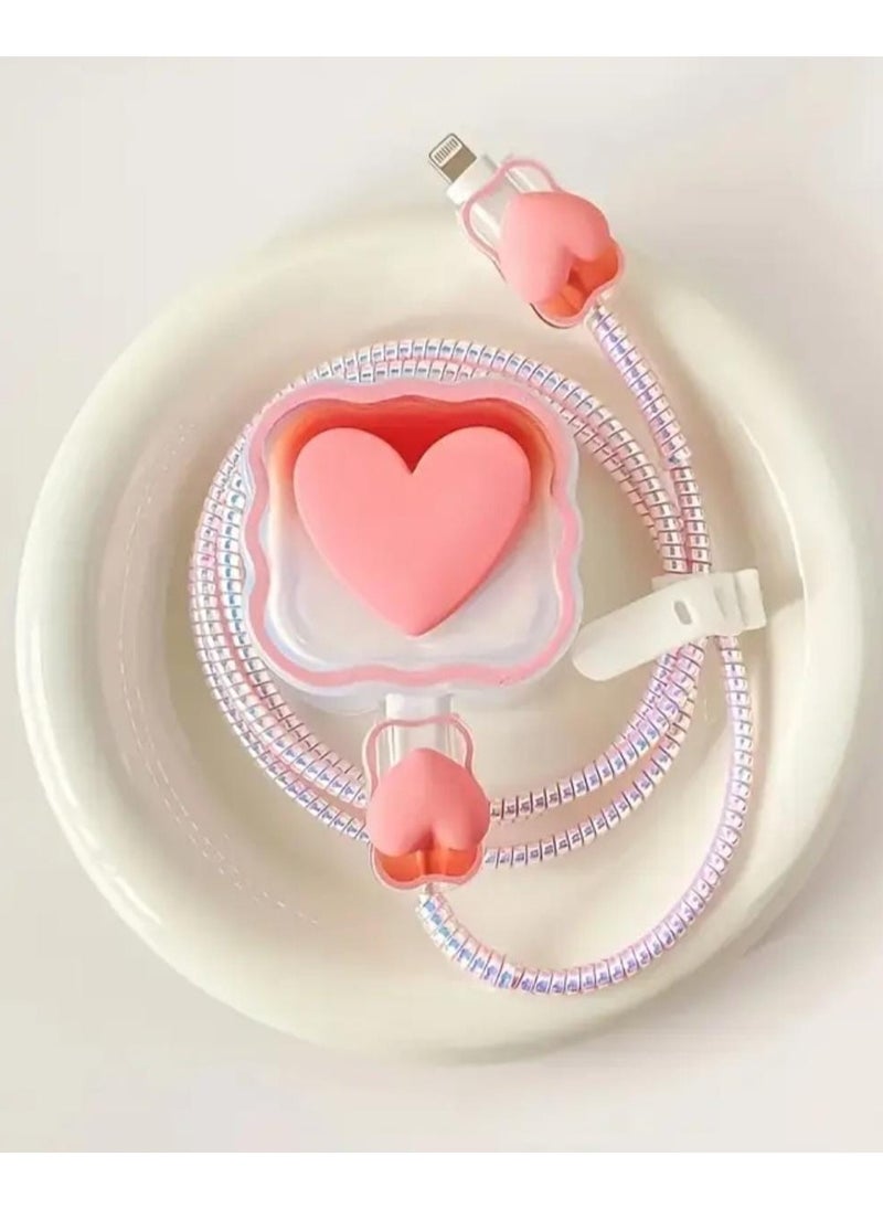 واقي كابل شحن على شكل قلب لطيف لحماية شاحن iPhone  - Image 1