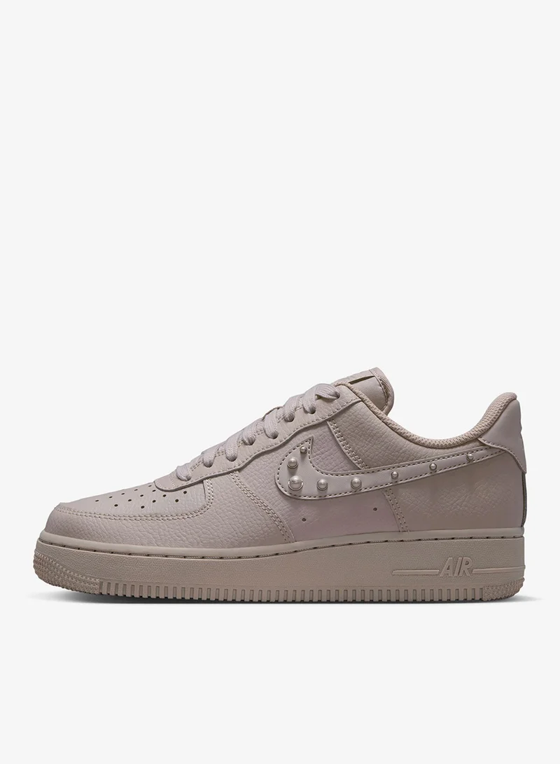 Nike CREAM II/CREAM II-MTLC SILVER-WHITE Air Force 1 '07 Wb for Women | Best Price UAE