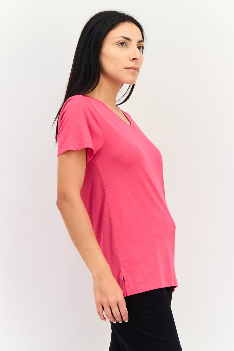 Member's Mark تي شيرت نسائي بأكمام قصيرة على شكل حرف V، فوشيا - Image 2