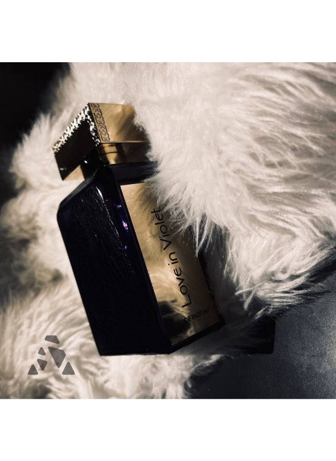 لوف ان فيوليت مجموعة من 6 قطع من عطر لوف ان فيوليت للنساء - أو دو بارفيوم - 100 مل *6قطع - لمسة من الانتعاش والأنوثة بتركيبة فاكهية فريدة  - Image 4
