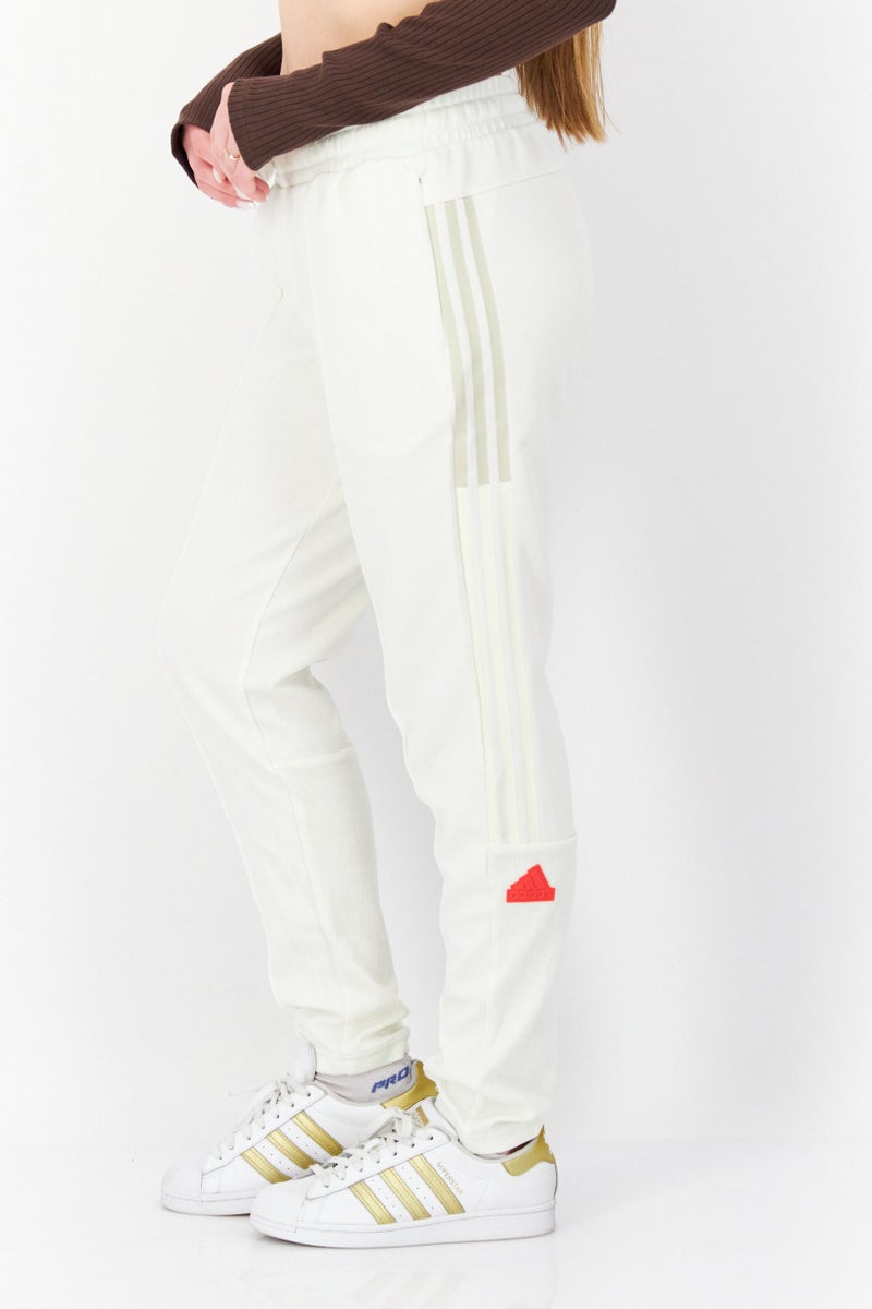 Adidas سروال تدريب عادي للنساء بحزام سحب، أبيض فاتح - Image 2