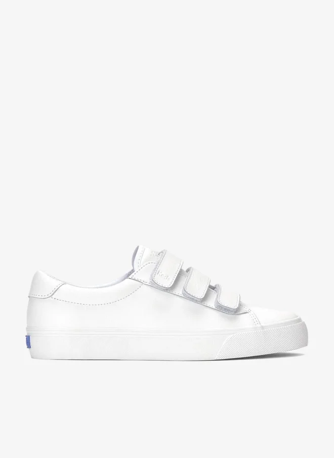 كيدز كيدز حذاء رياضي نسائي جلد أبيض