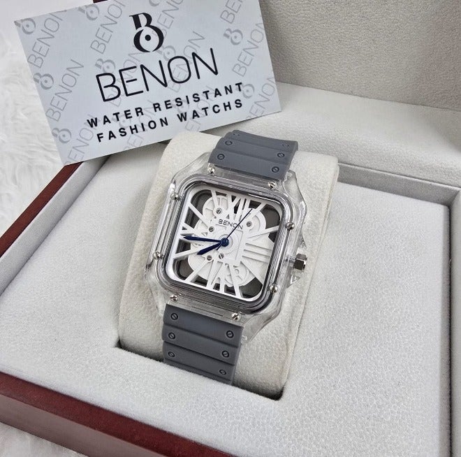 ساعة Benon طراز Santos، وتتميز بتصميم هيكلي شفاف وسوار رمادي
