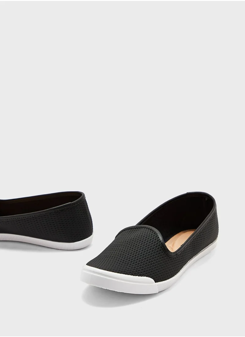 MOLECA Meadow Slip Ons