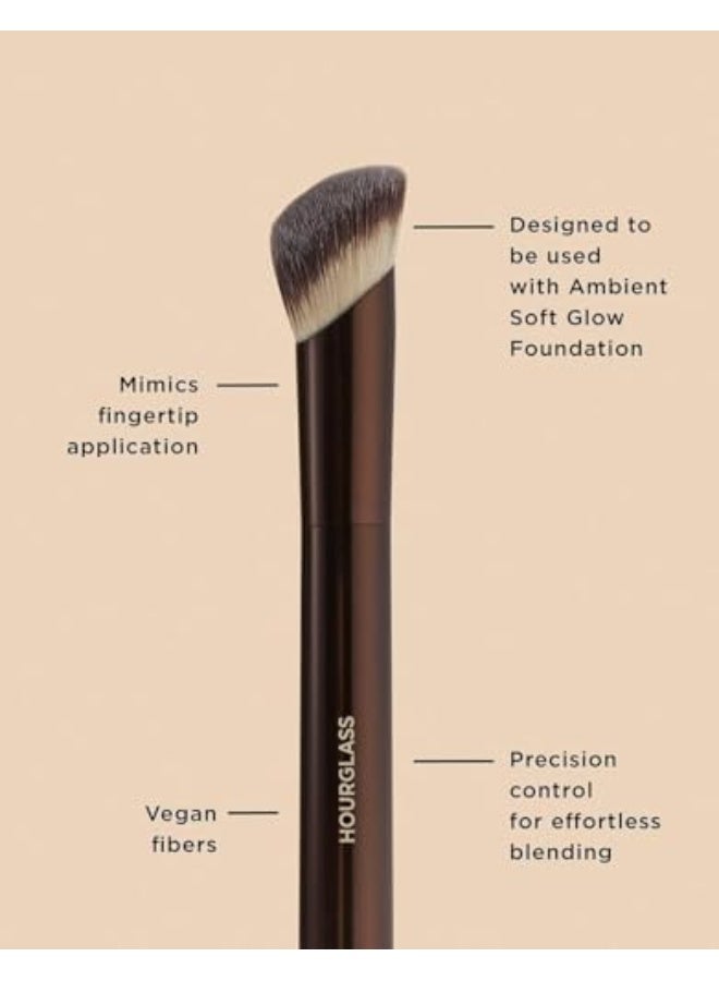 أورجلاس فرشاة الأساس هيرغلاس أمبيانت سوفت جلو، فرشاة مكياج احترافية بألياف نباتية، تصميم مائل دقيق لدمج سهل. - Image 3